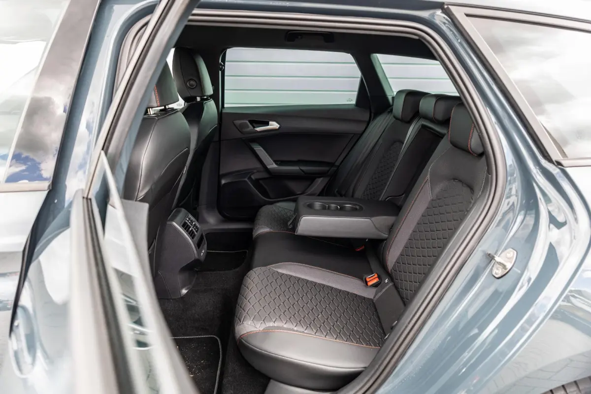 1.5 TSI e-Hybrid 204pk FR Business | Stoel-/ Stuurwielverwarming | 18" Velgen