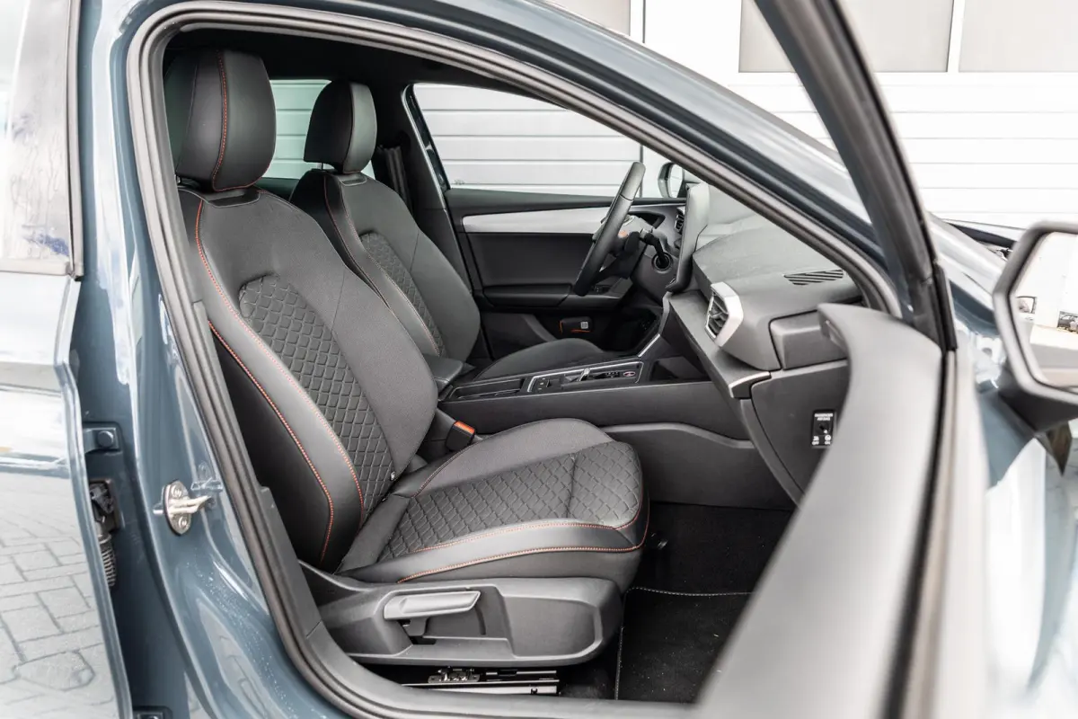 1.5 TSI e-Hybrid 204pk FR Business | Stoel-/ Stuurwielverwarming | 18" Velgen