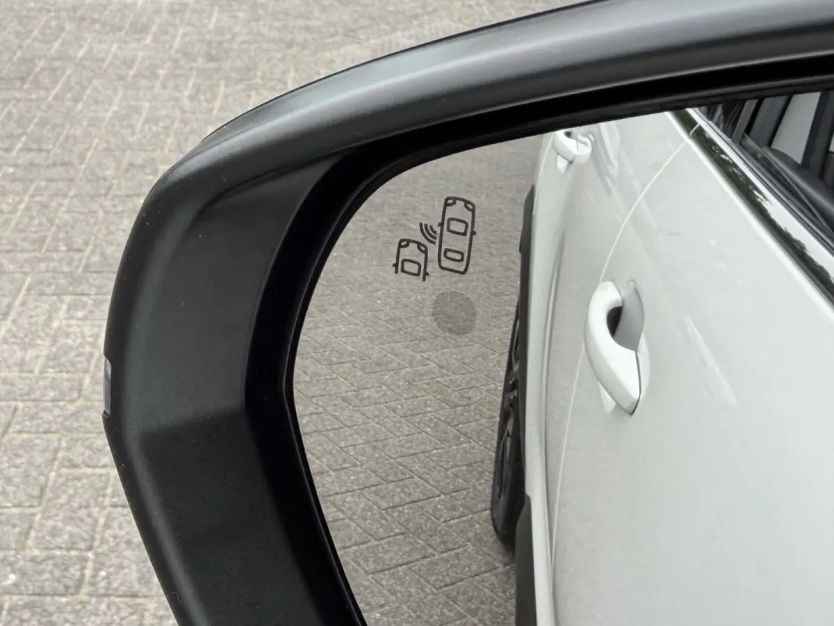 225pk Plug-in Hybrid Shine (Leder incl verwarming/geheugen/massage - Elektrische Klep - 19" Zwart - Adaptieve Cruise Controle - Keyless Entry - Camera)
