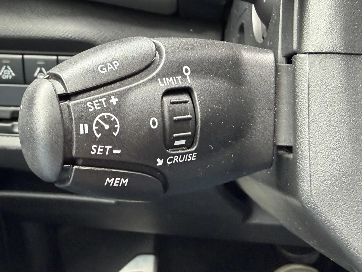 225pk Plug-in Hybrid Shine (Leder incl verwarming/geheugen/massage - Elektrische Klep - 19" Zwart - Adaptieve Cruise Controle - Keyless Entry - Camera)