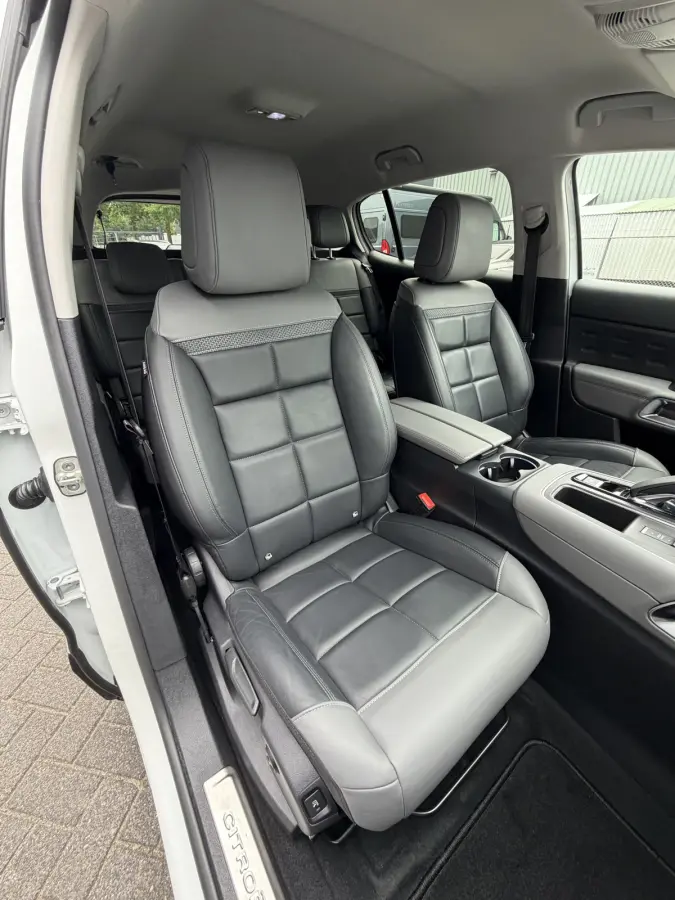 225pk Plug-in Hybrid Shine (Leder incl verwarming/geheugen/massage - Elektrische Klep - 19" Zwart - Adaptieve Cruise Controle - Keyless Entry - Camera)