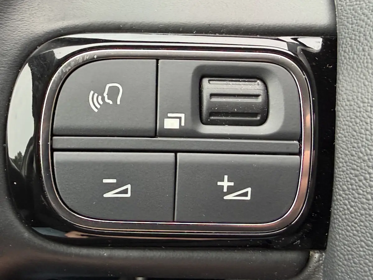 225pk Plug-in Hybrid Shine (Leder incl verwarming/geheugen/massage - Elektrische Klep - 19" Zwart - Adaptieve Cruise Controle - Keyless Entry - Camera)