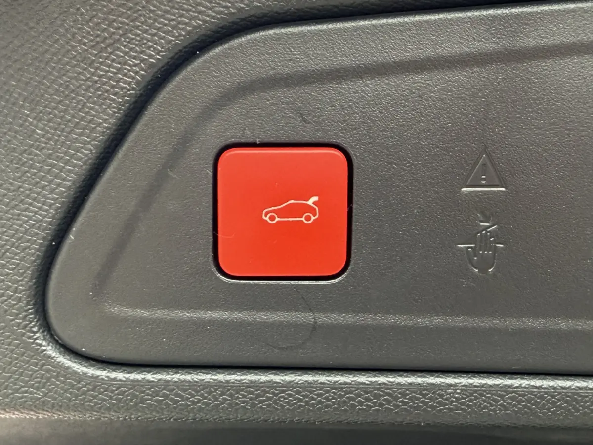 225pk Plug-in Hybrid Shine (Leder incl verwarming/geheugen/massage - Elektrische Klep - 19" Zwart - Adaptieve Cruise Controle - Keyless Entry - Camera)