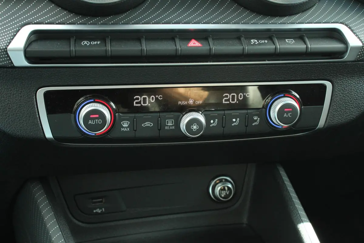 30 TFSI 110pk Business Edition | Panoramadak | Bang & Olufsen | Carplay | Keyless entry | Ambiance verlichting | Navigatie | Climate Control | Cruise Control | Volledig leer