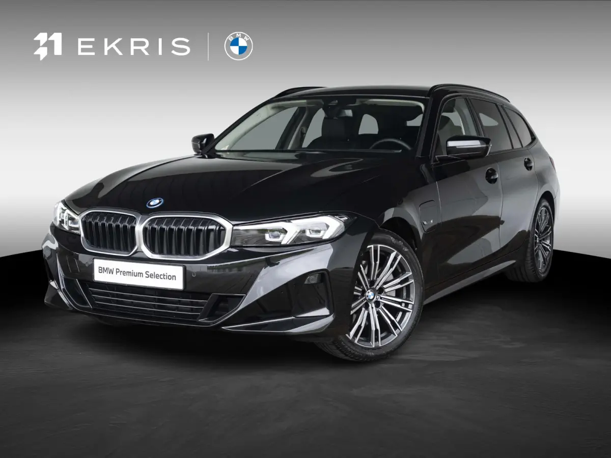 320e | Comfort Pack | Achteruitrijcamera | Comfort Access | Stoelverwarming | Cruise Control | Sportstoelen | 17''