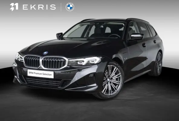 320e | Comfort Pack | Achteruitrijcamera | Comfort Access | Stoelverwarming | Cruise Control | Sportstoelen | 17''