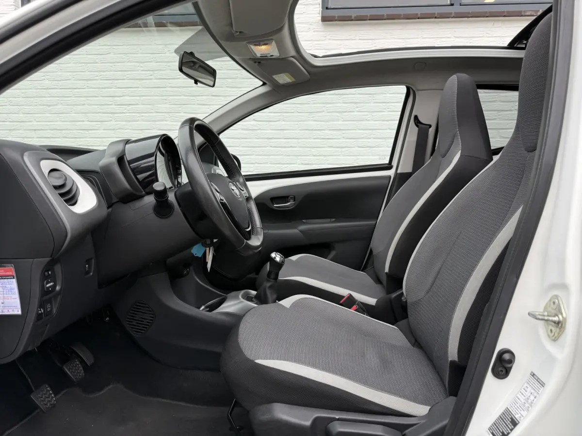 1.0 VVT-i x-joy cabrio | CarPlay | Bluetooth | Clima | DAB+ | LED