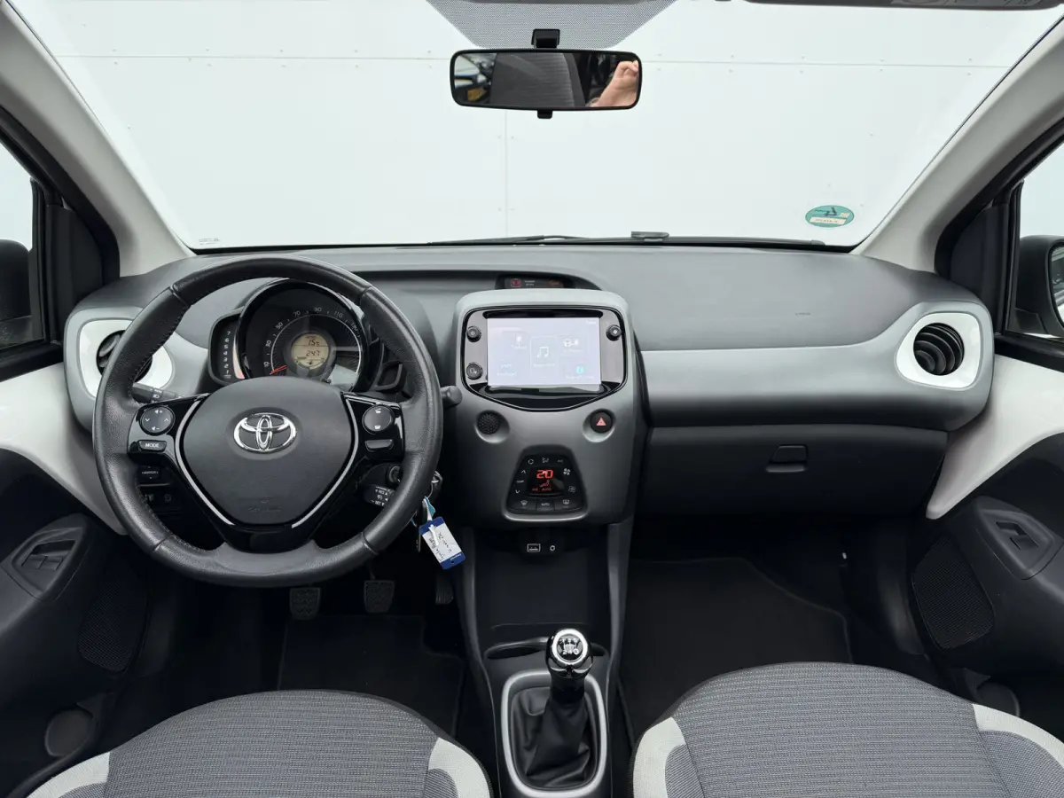 1.0 VVT-i x-joy cabrio | CarPlay | Bluetooth | Clima | DAB+ | LED