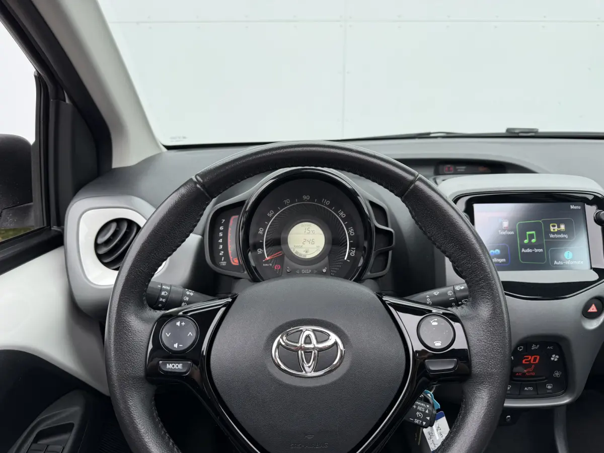 1.0 VVT-i x-joy cabrio | CarPlay | Bluetooth | Clima | DAB+ | LED