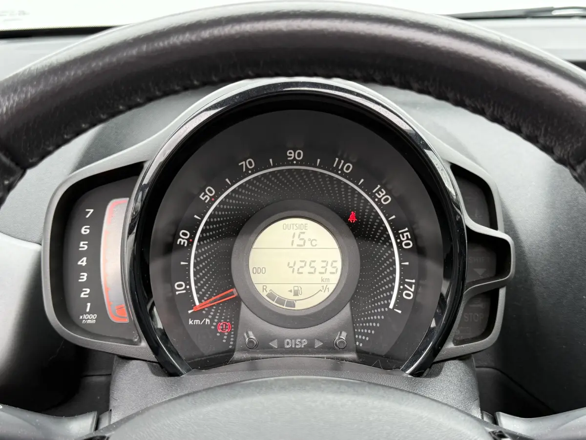 1.0 VVT-i x-joy cabrio | CarPlay | Bluetooth | Clima | DAB+ | LED