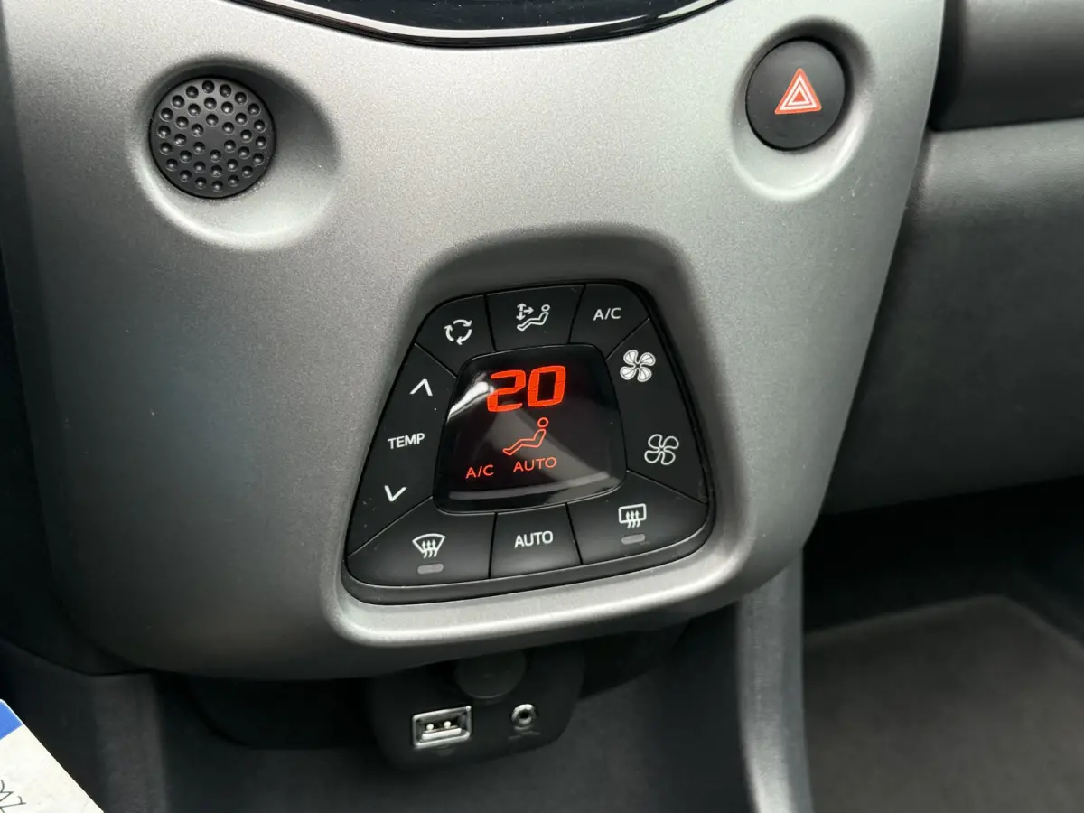 1.0 VVT-i x-joy cabrio | CarPlay | Bluetooth | Clima | DAB+ | LED