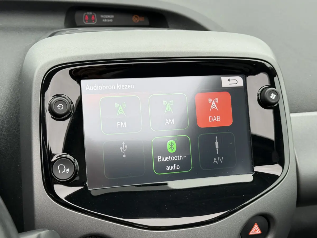 1.0 VVT-i x-joy cabrio | CarPlay | Bluetooth | Clima | DAB+ | LED