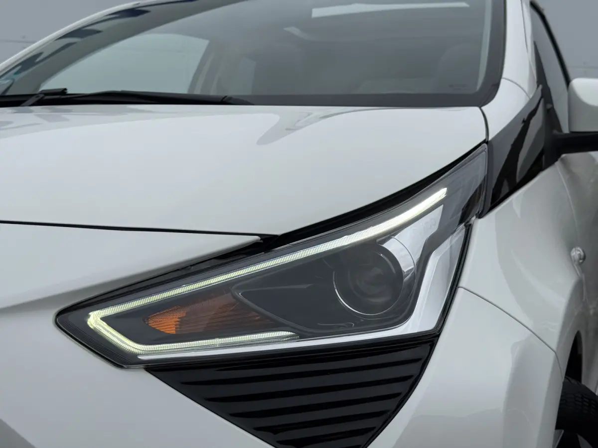 1.0 VVT-i x-joy cabrio | CarPlay | Bluetooth | Clima | DAB+ | LED