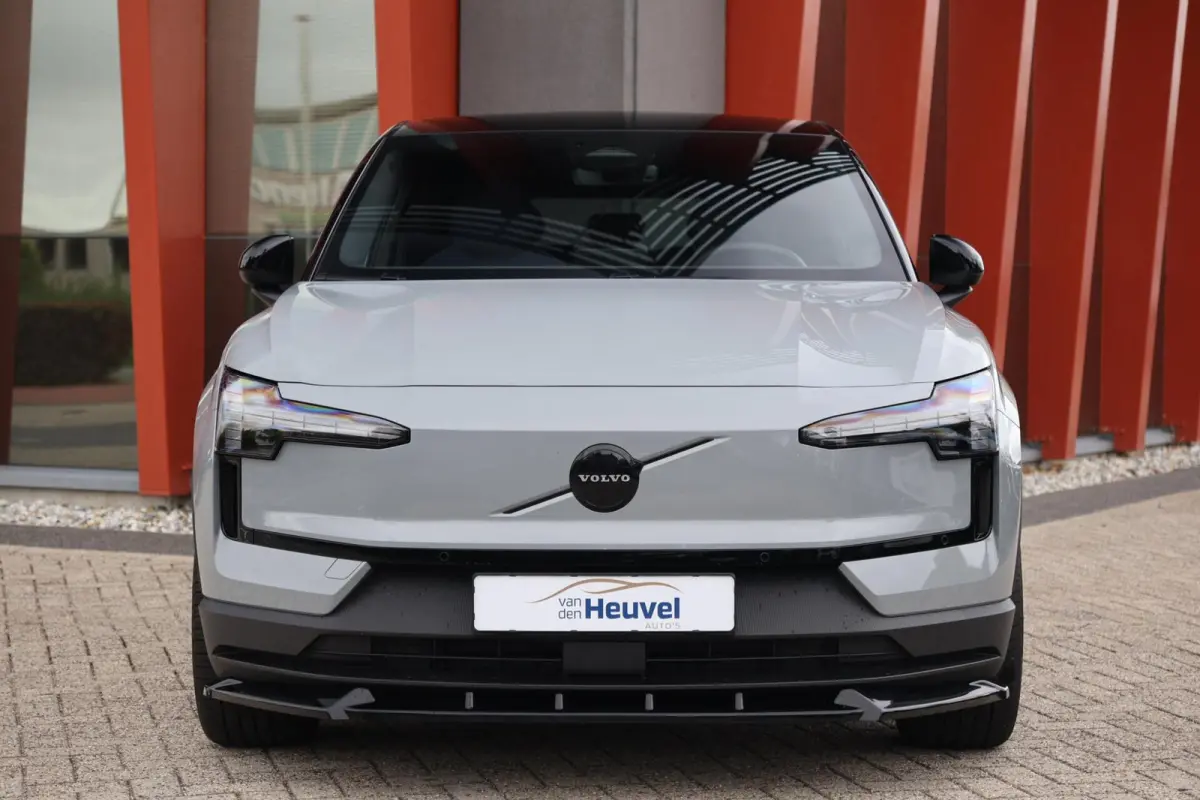 Single Motor Extended Range Plus 69 kWh | Stoelverwarming | Trekhaak I H/K | Pilot Assist | BLIS | Parkeercamera | Glossy Black | Keyless