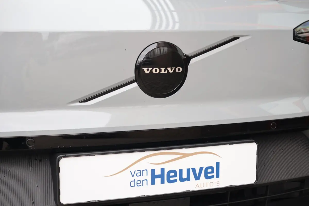 Single Motor Extended Range Plus 69 kWh | Stoelverwarming | Trekhaak I H/K | Pilot Assist | BLIS | Parkeercamera | Glossy Black | Keyless
