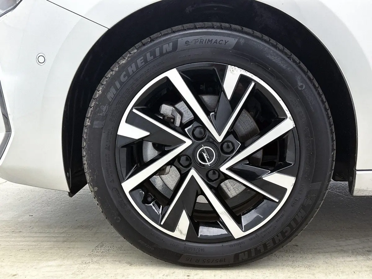 1.2 Hybrid 110pk GS Automaat | Navigatie | Climate Control | Cruise Control | Camera | Dodehoekdetectie | 16"LMV | LED | Keyless Entry/Start | Apple Carplay/Android Auto |