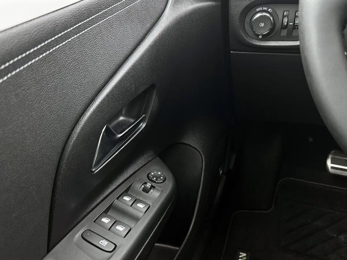 1.2 Hybrid 110pk GS Automaat | Navigatie | Climate Control | Cruise Control | Camera | Dodehoekdetectie | 16"LMV | LED | Keyless Entry/Start | Apple Carplay/Android Auto |