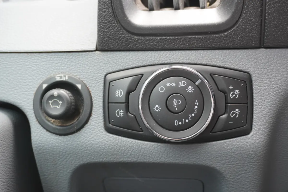 2.0 TDCI L2H2 130PK EURO 6 - Airco - Navi - Cruise - Camera - €13.900,- Excl.