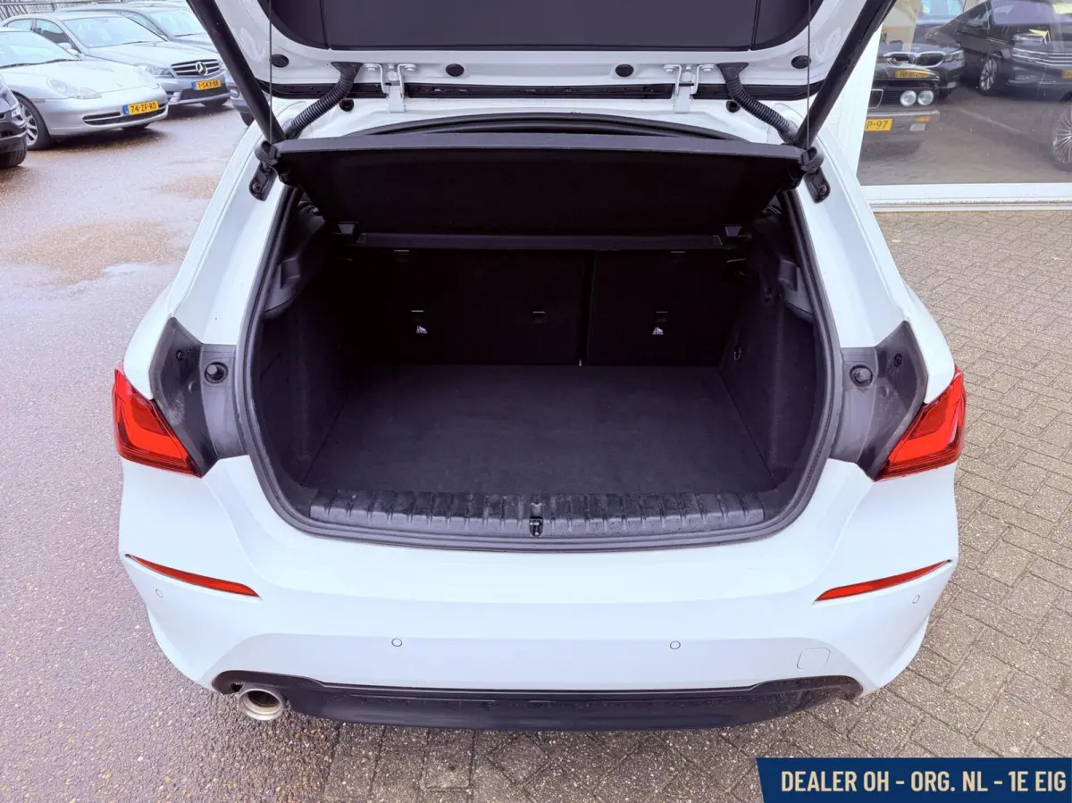 118i Sport-Line AUT. Pano Leder Head-up Keyless