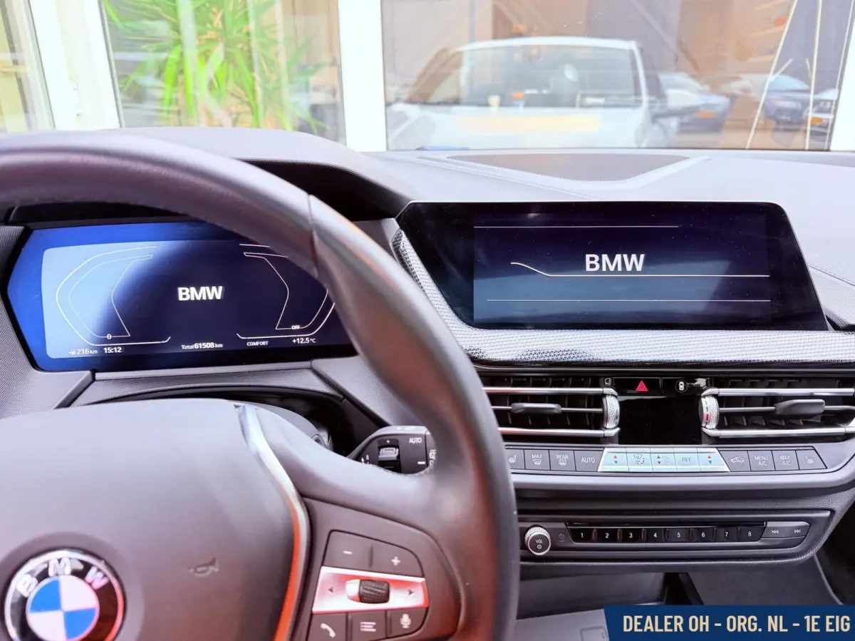 118i Sport-Line AUT. Pano Leder Head-up Keyless