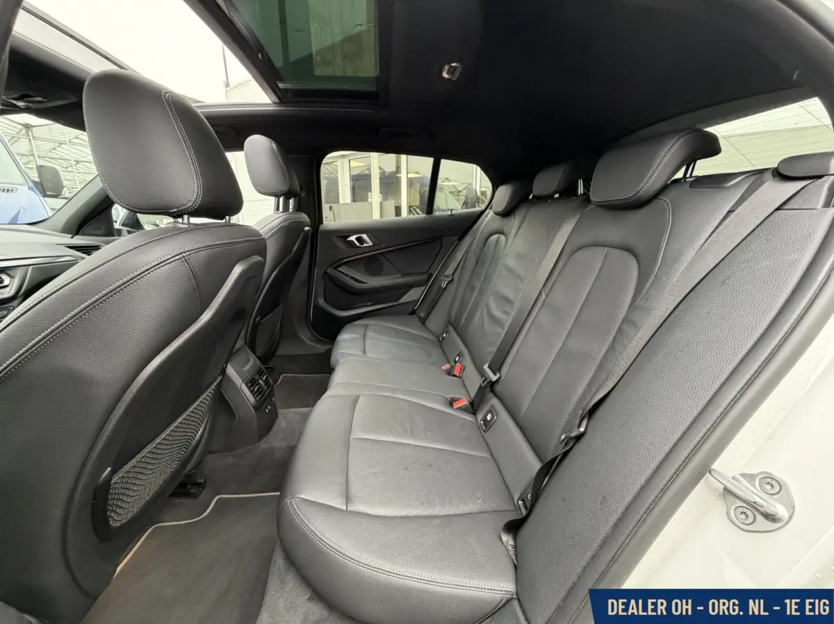 118i Sport-Line AUT. Pano Leder Head-up Keyless