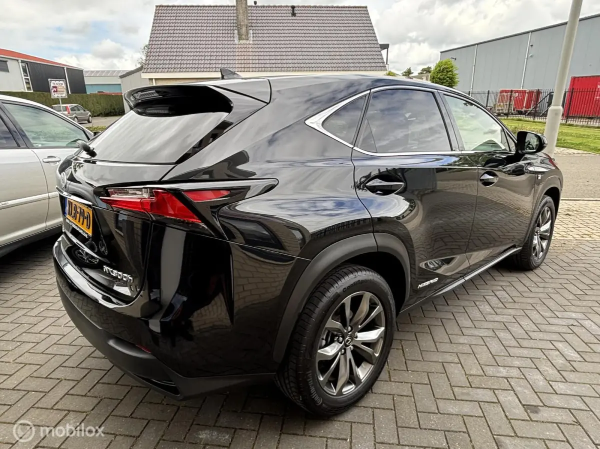 300h AWD F Sport Line