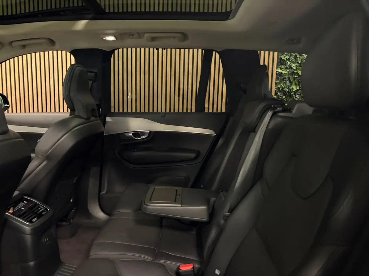 T8 AWD Recharge Ultra Dark | Luchtvering | Trekhaak | 360 Camera | Head-Up Display | Harman Kardon | 455pk | Adaptieve Cruise Control | Stoelverwarming voor+achter | Stuurwielverwarming | Sc