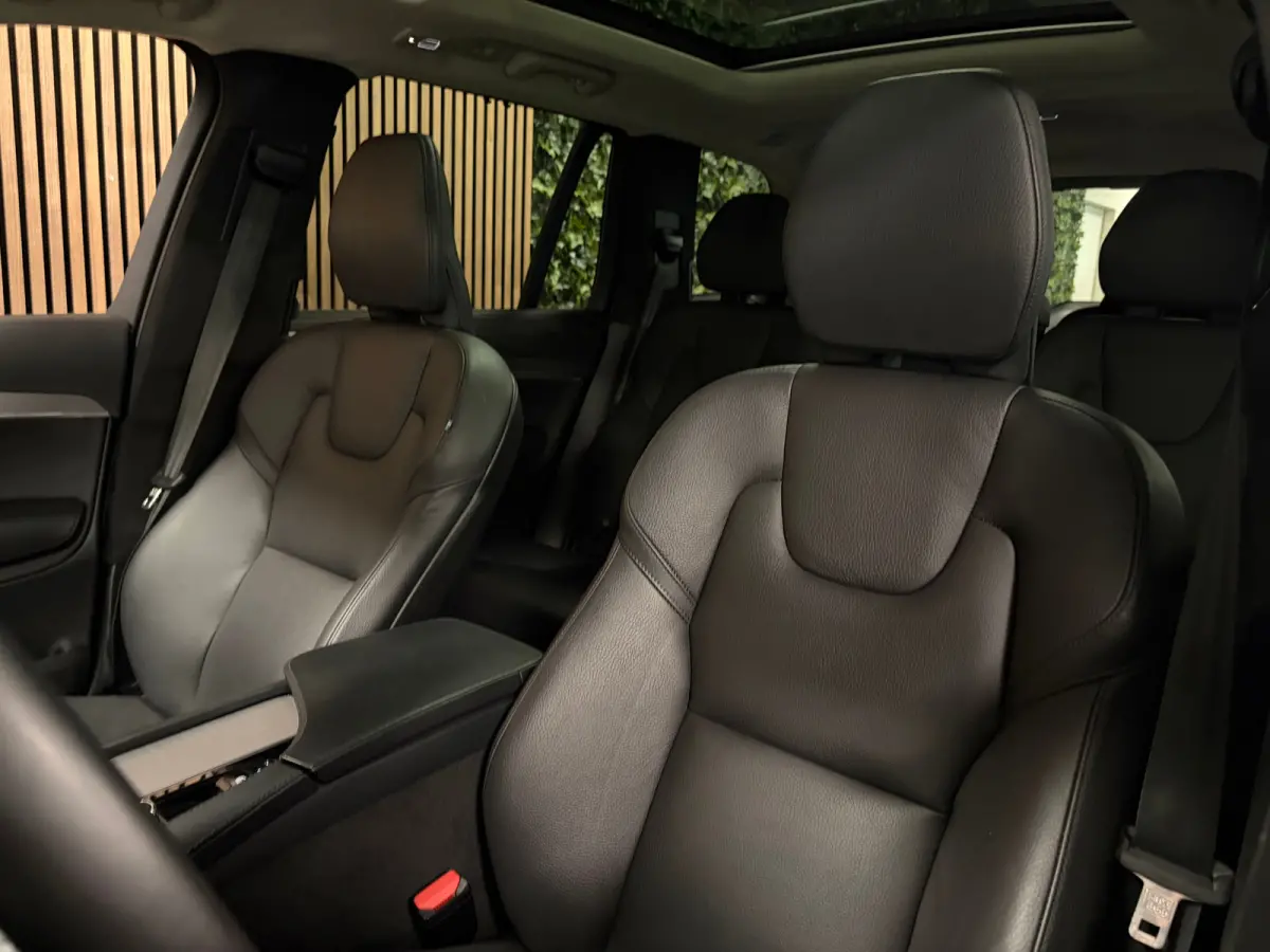 T8 AWD Recharge Ultra Dark | Luchtvering | Trekhaak | 360 Camera | Head-Up Display | Harman Kardon | 455pk | Adaptieve Cruise Control | Stoelverwarming voor+achter | Stuurwielverwarming | Sc