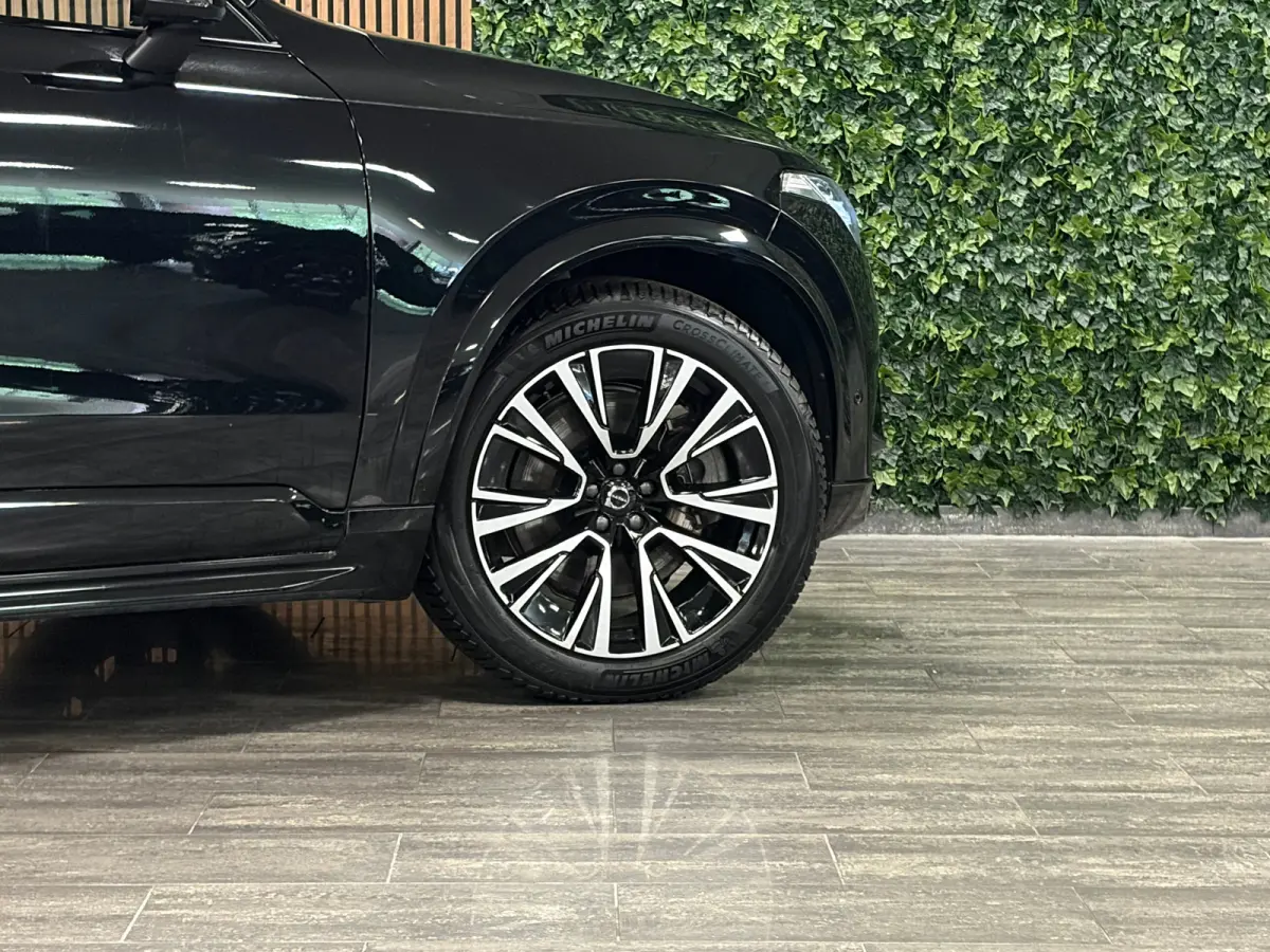T8 AWD Recharge Ultra Dark | Luchtvering | Trekhaak | 360 Camera | Head-Up Display | Harman Kardon | 455pk | Adaptieve Cruise Control | Stoelverwarming voor+achter | Stuurwielverwarming | Sc