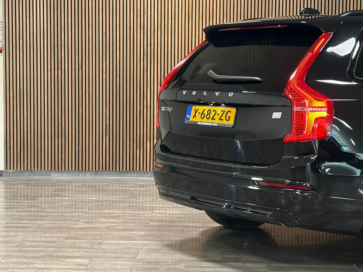 T8 AWD Recharge Ultra Dark | Luchtvering | Trekhaak | 360 Camera | Head-Up Display | Harman Kardon | 455pk | Adaptieve Cruise Control | Stoelverwarming voor+achter | Stuurwielverwarming | Sc