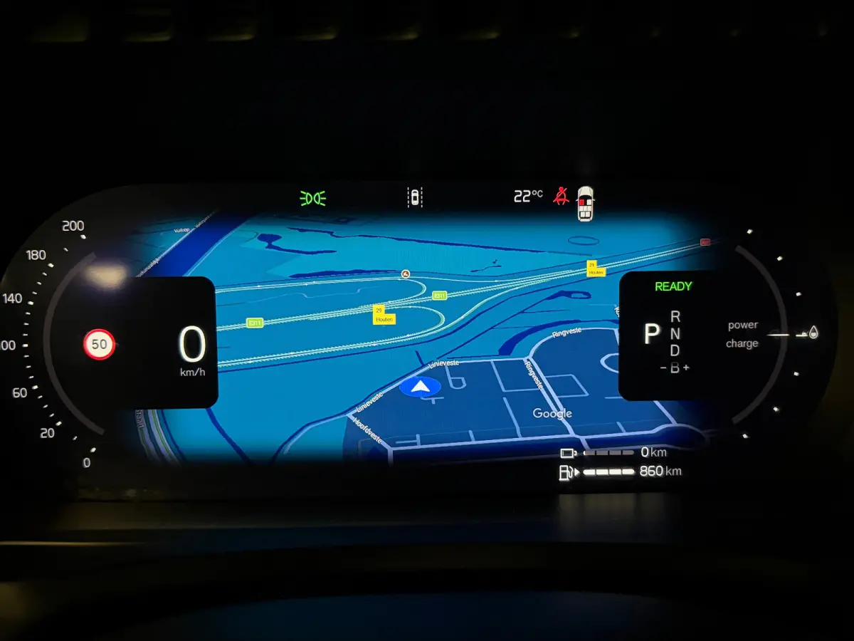 T8 AWD Recharge Ultra Dark | Luchtvering | Trekhaak | 360 Camera | Head-Up Display | Harman Kardon | 455pk | Adaptieve Cruise Control | Stoelverwarming voor+achter | Stuurwielverwarming | Sc