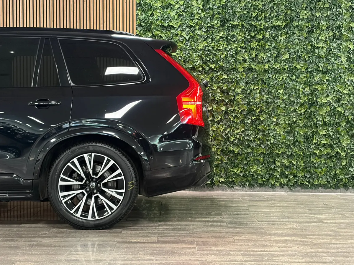 T8 AWD Recharge Ultra Dark | Luchtvering | Trekhaak | 360 Camera | Head-Up Display | Harman Kardon | 455pk | Adaptieve Cruise Control | Stoelverwarming voor+achter | Stuurwielverwarming | Sc