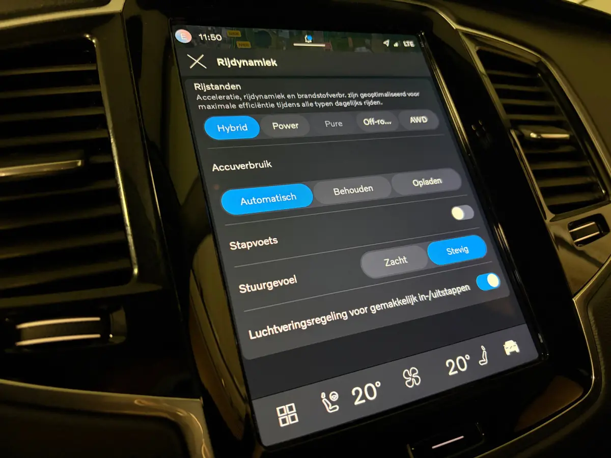 T8 AWD Recharge Ultra Dark | Luchtvering | Trekhaak | 360 Camera | Head-Up Display | Harman Kardon | 455pk | Adaptieve Cruise Control | Stoelverwarming voor+achter | Stuurwielverwarming | Sc