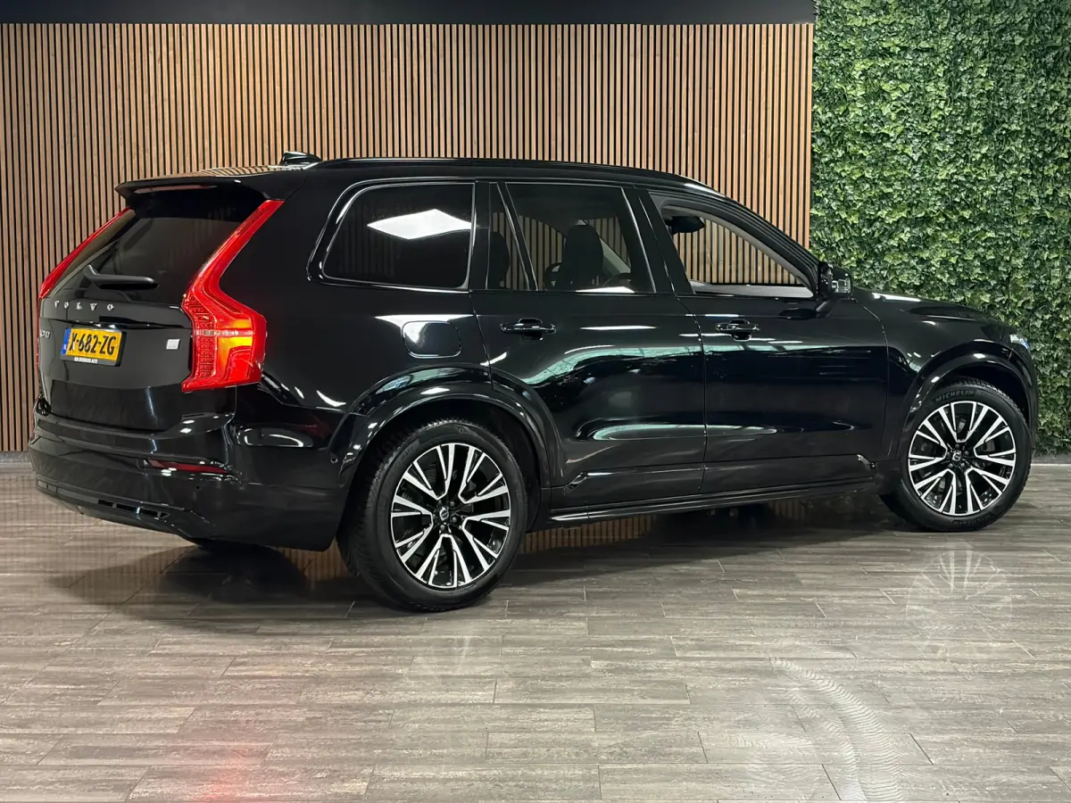 T8 AWD Recharge Ultra Dark | Luchtvering | Trekhaak | 360 Camera | Head-Up Display | Harman Kardon | 455pk | Adaptieve Cruise Control | Stoelverwarming voor+achter | Stuurwielverwarming | Sc