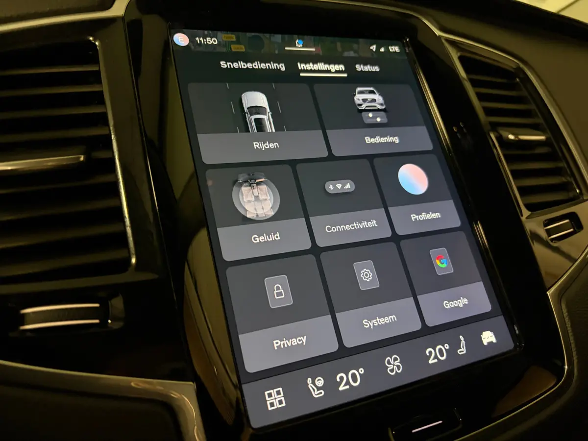T8 AWD Recharge Ultra Dark | Luchtvering | Trekhaak | 360 Camera | Head-Up Display | Harman Kardon | 455pk | Adaptieve Cruise Control | Stoelverwarming voor+achter | Stuurwielverwarming | Sc