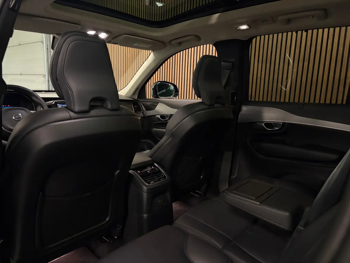 T8 AWD Recharge Ultra Dark | Luchtvering | Trekhaak | 360 Camera | Head-Up Display | Harman Kardon | 455pk | Adaptieve Cruise Control | Stoelverwarming voor+achter | Stuurwielverwarming | Sc