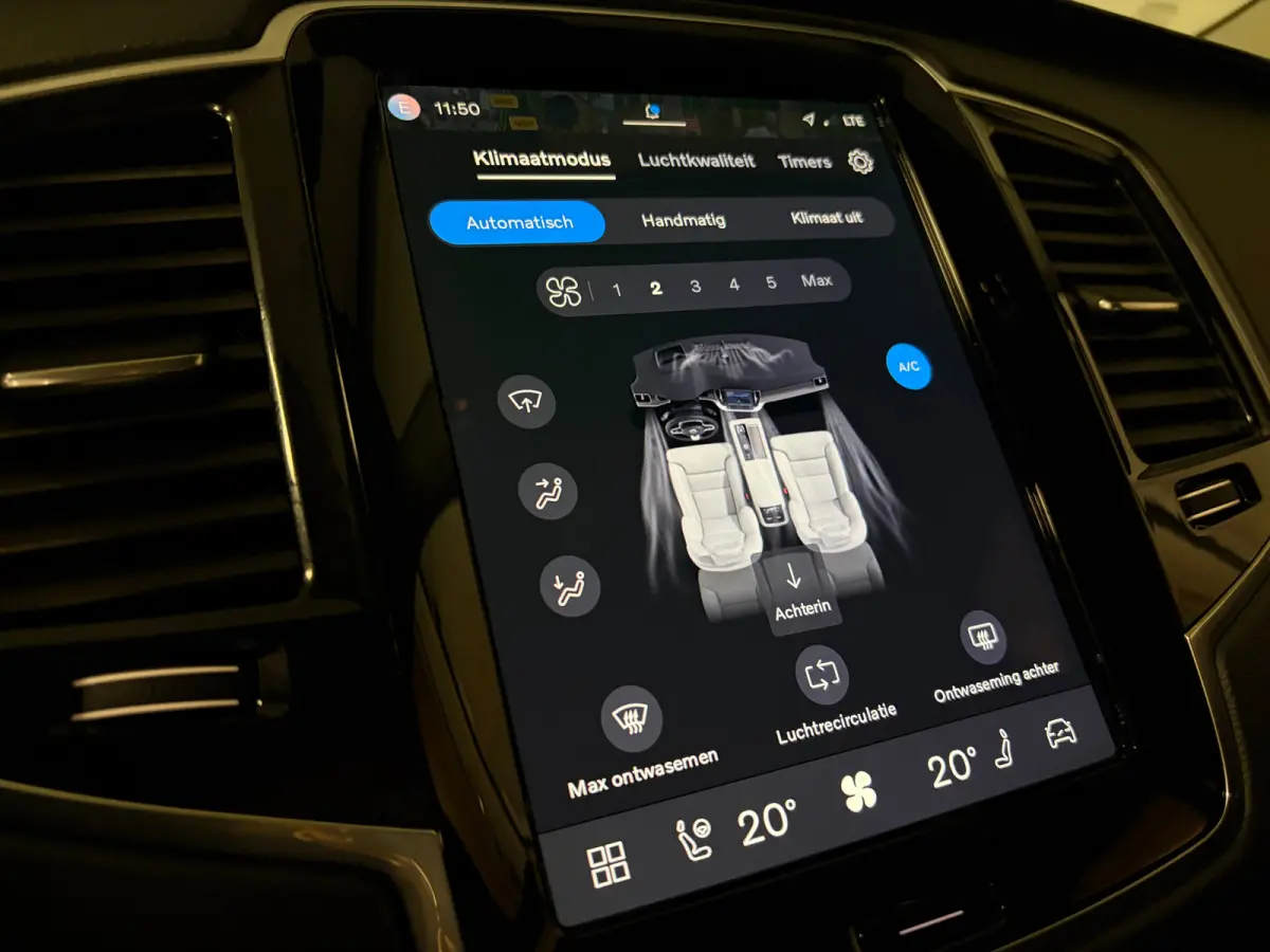 T8 AWD Recharge Ultra Dark | Luchtvering | Trekhaak | 360 Camera | Head-Up Display | Harman Kardon | 455pk | Adaptieve Cruise Control | Stoelverwarming voor+achter | Stuurwielverwarming | Sc