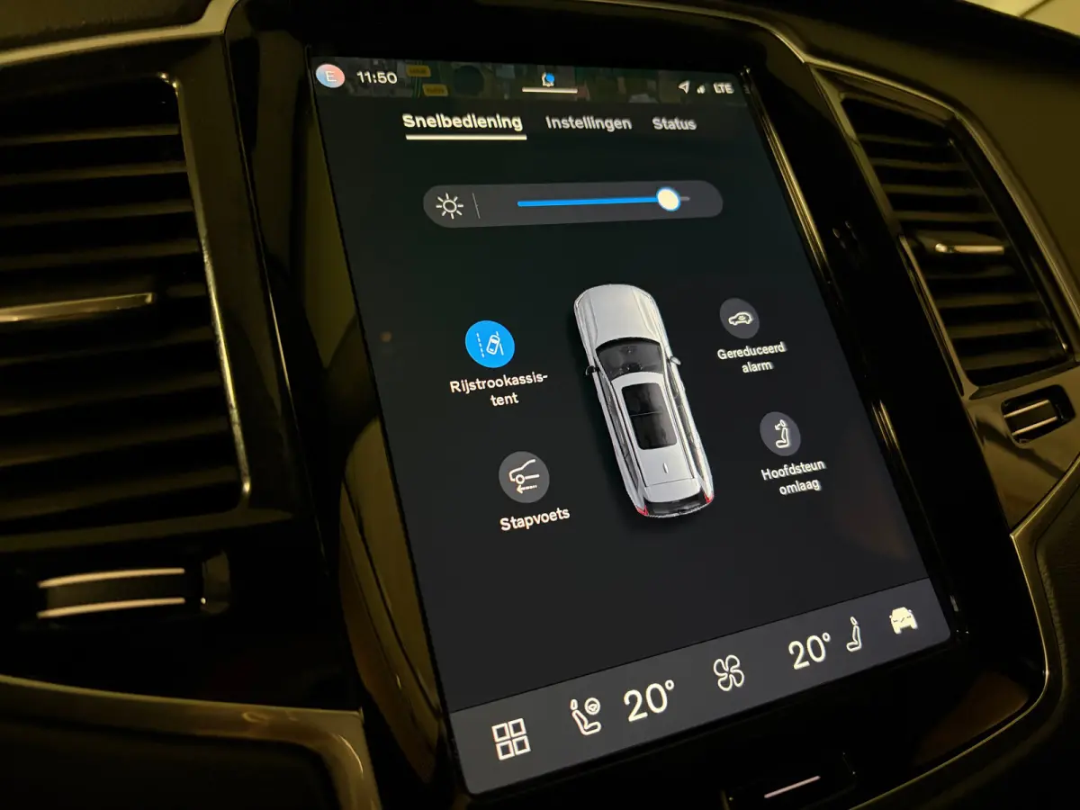 T8 AWD Recharge Ultra Dark | Luchtvering | Trekhaak | 360 Camera | Head-Up Display | Harman Kardon | 455pk | Adaptieve Cruise Control | Stoelverwarming voor+achter | Stuurwielverwarming | Sc