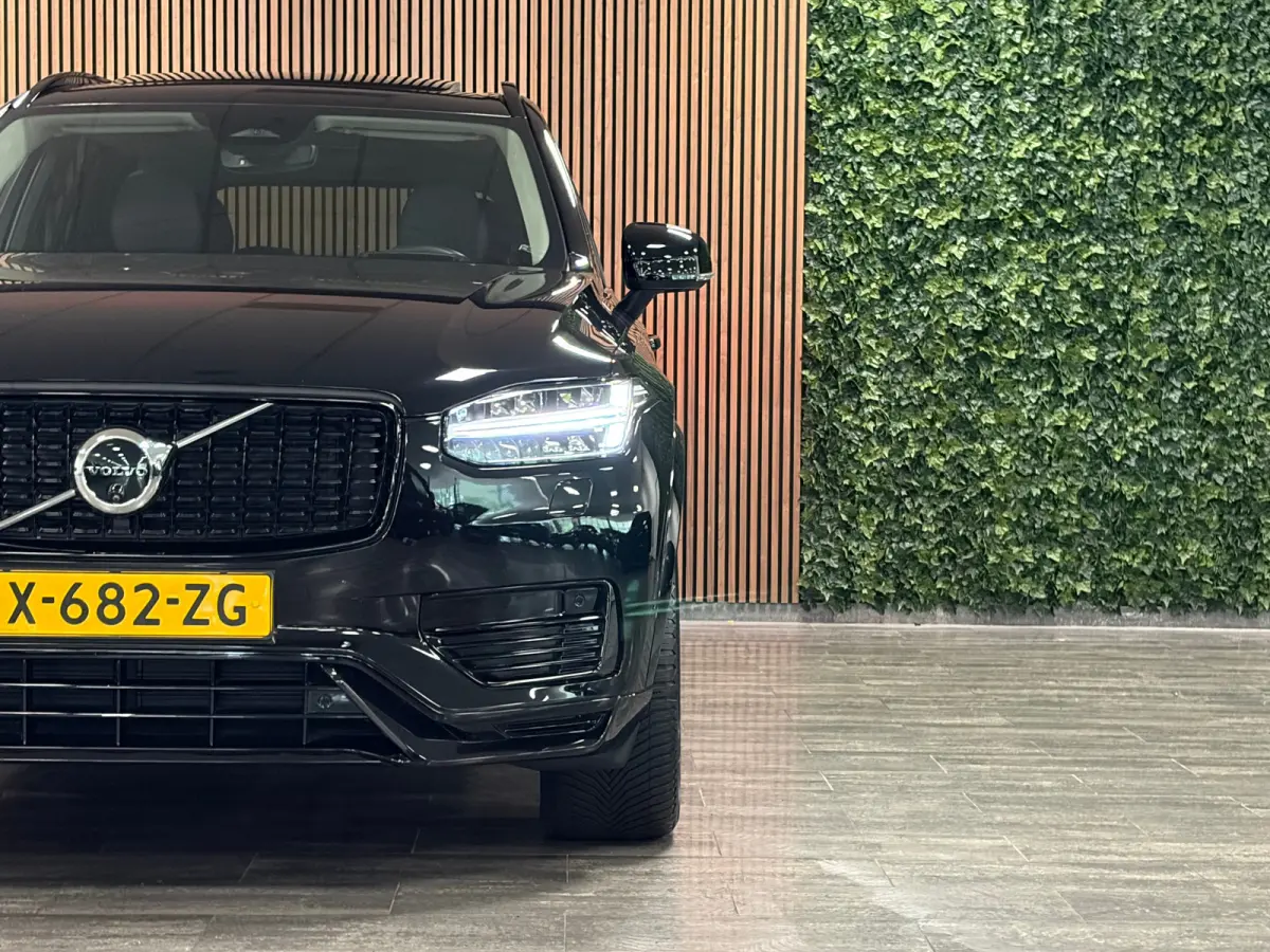 T8 AWD Recharge Ultra Dark | Luchtvering | Trekhaak | 360 Camera | Head-Up Display | Harman Kardon | 455pk | Adaptieve Cruise Control | Stoelverwarming voor+achter | Stuurwielverwarming | Sc