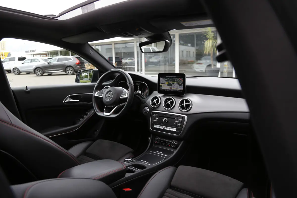200 d AMG Aut.*Perfect Onderh.*Euro 6*Pano/Night/Sfeer/LED/Camera/Stoelverw./Half Leder/Climate-Control/Cruise-Control/Parkeersens.V+A/18 inch LM*