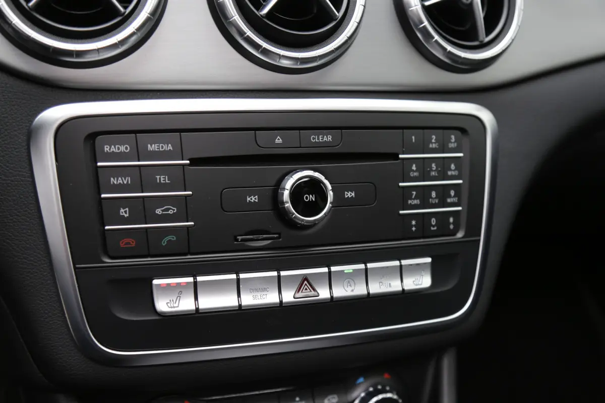 200 d AMG Aut.*Perfect Onderh.*Euro 6*Pano/Night/Sfeer/LED/Camera/Stoelverw./Half Leder/Climate-Control/Cruise-Control/Parkeersens.V+A/18 inch LM*
