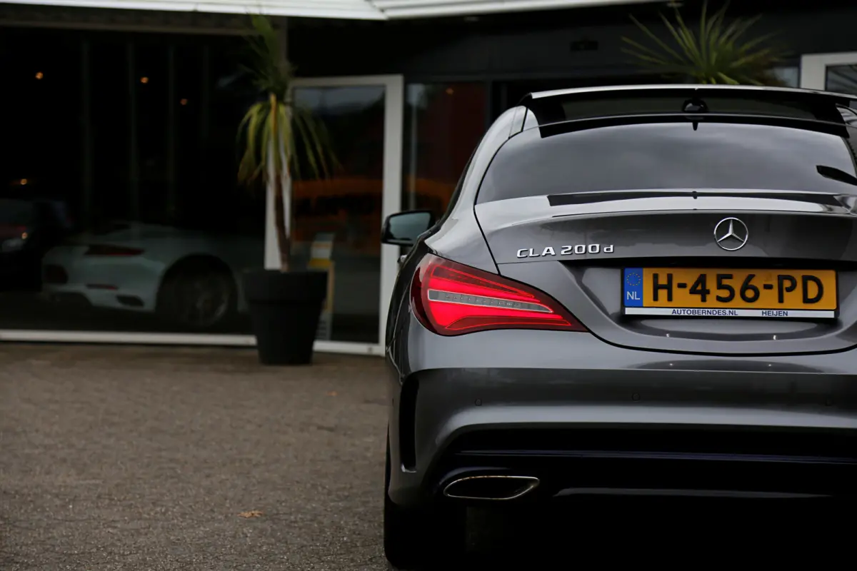 200 d AMG Aut.*Perfect Onderh.*Euro 6*Pano/Night/Sfeer/LED/Camera/Stoelverw./Half Leder/Climate-Control/Cruise-Control/Parkeersens.V+A/18 inch LM*