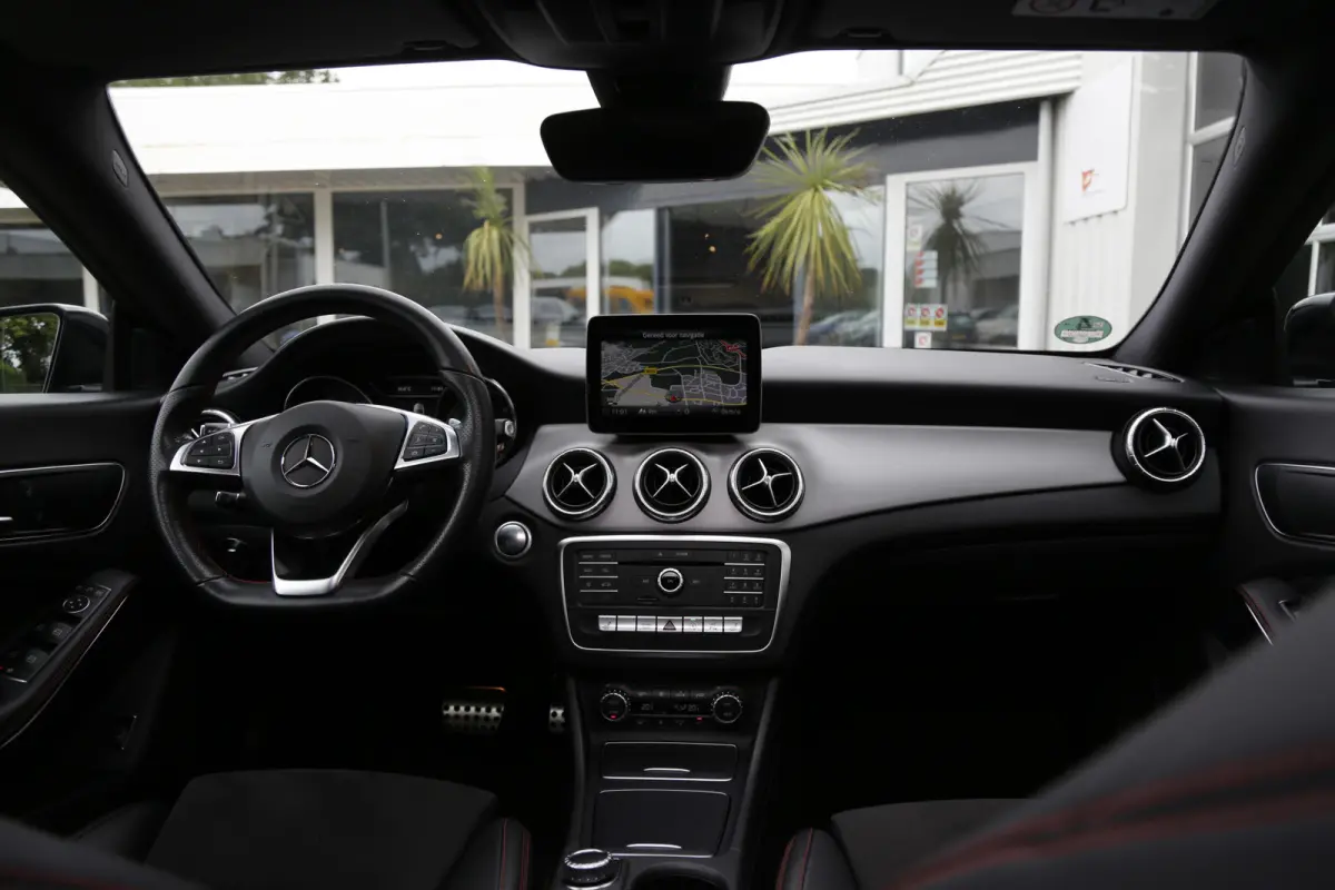200 d AMG Aut.*Perfect Onderh.*Euro 6*Pano/Night/Sfeer/LED/Camera/Stoelverw./Half Leder/Climate-Control/Cruise-Control/Parkeersens.V+A/18 inch LM*