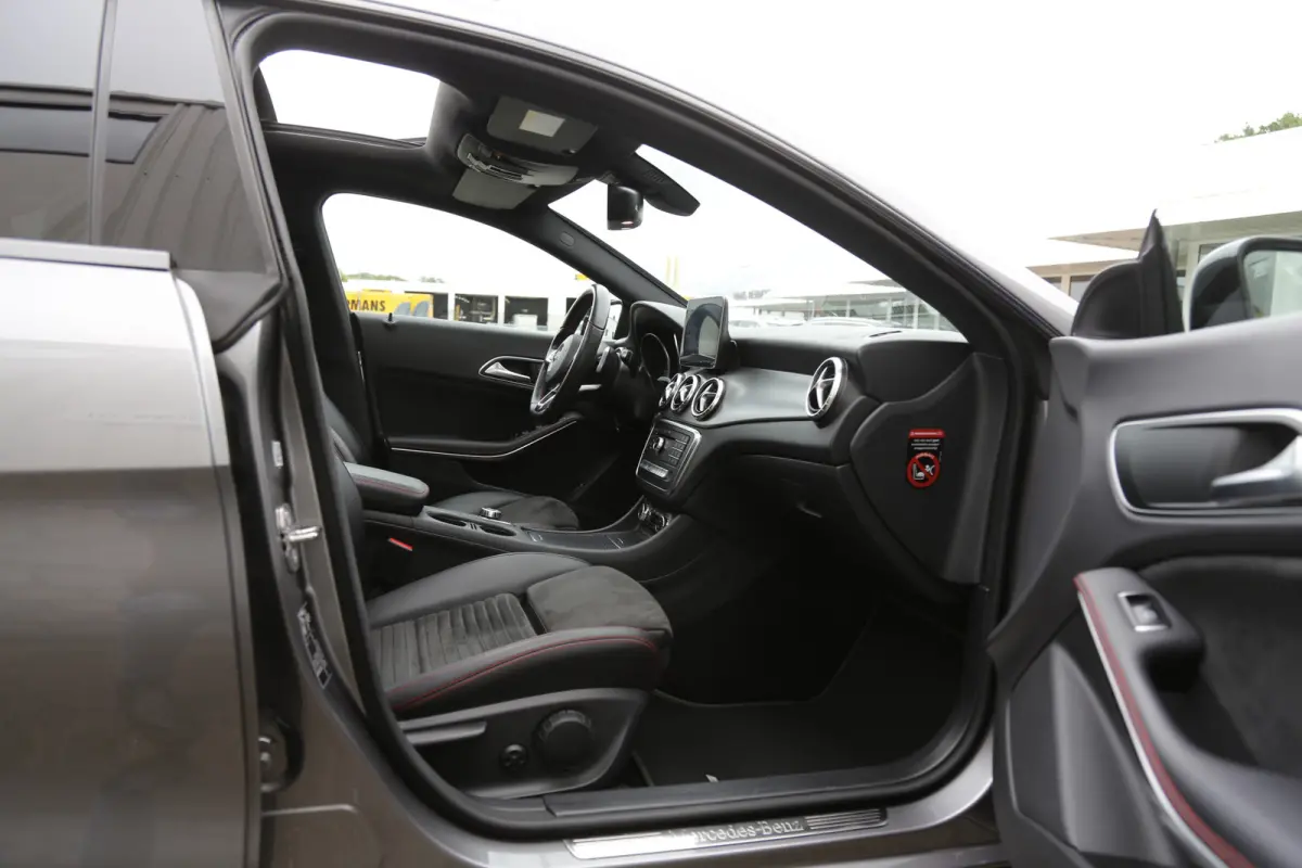 200 d AMG Aut.*Perfect Onderh.*Euro 6*Pano/Night/Sfeer/LED/Camera/Stoelverw./Half Leder/Climate-Control/Cruise-Control/Parkeersens.V+A/18 inch LM*