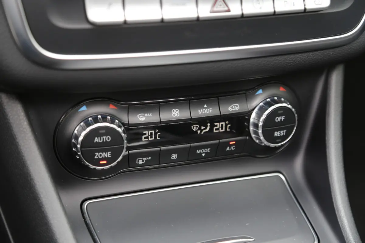 200 d AMG Aut.*Perfect Onderh.*Euro 6*Pano/Night/Sfeer/LED/Camera/Stoelverw./Half Leder/Climate-Control/Cruise-Control/Parkeersens.V+A/18 inch LM*