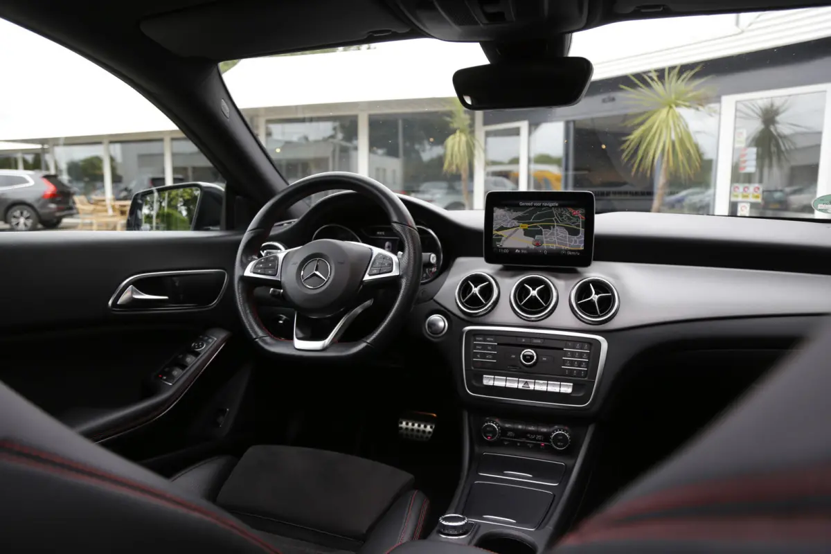 200 d AMG Aut.*Perfect Onderh.*Euro 6*Pano/Night/Sfeer/LED/Camera/Stoelverw./Half Leder/Climate-Control/Cruise-Control/Parkeersens.V+A/18 inch LM*