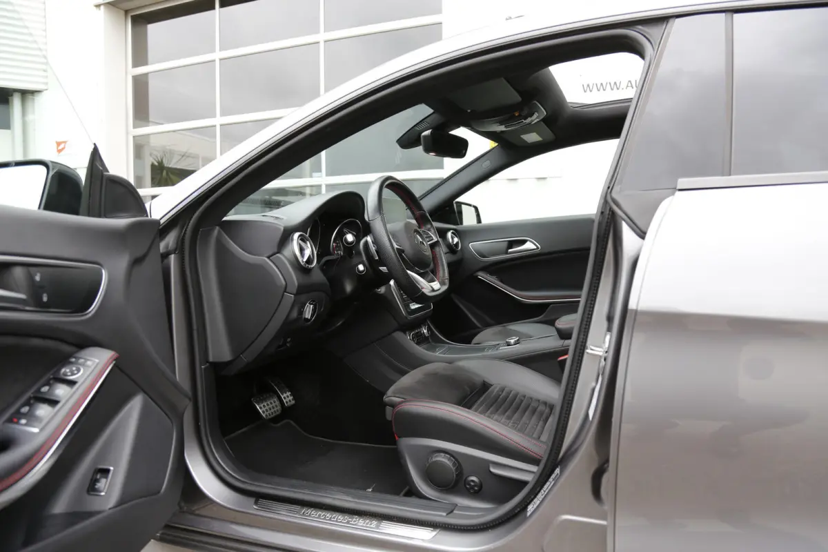 200 d AMG Aut.*Perfect Onderh.*Euro 6*Pano/Night/Sfeer/LED/Camera/Stoelverw./Half Leder/Climate-Control/Cruise-Control/Parkeersens.V+A/18 inch LM*