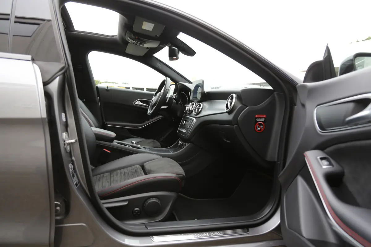 200 d AMG Aut.*Perfect Onderh.*Euro 6*Pano/Night/Sfeer/LED/Camera/Stoelverw./Half Leder/Climate-Control/Cruise-Control/Parkeersens.V+A/18 inch LM*