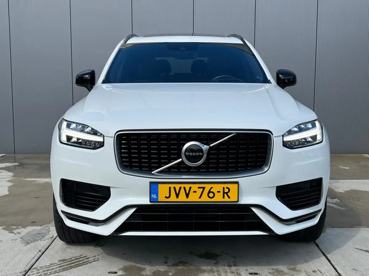 2.0 T8 Twin Engine AWD R-Design | 22' LMV Velgen | Elek. Trekhaak | Head-Up Display | Panoramadak |