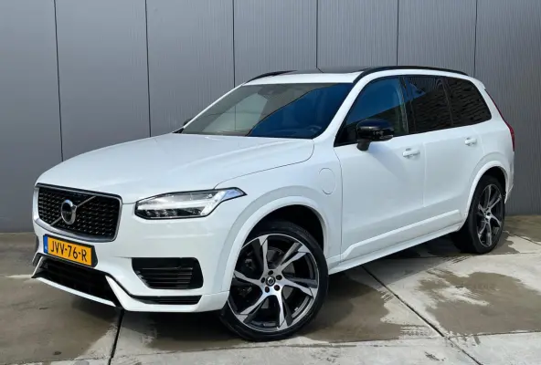 2.0 T8 Twin Engine AWD R-Design | 22' LMV Velgen | Elek. Trekhaak | Head-Up Display | Panoramadak |